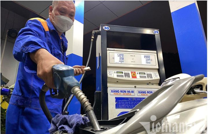 Giá xăng giảm mạnh, xuống mức thấp nhất trong năm