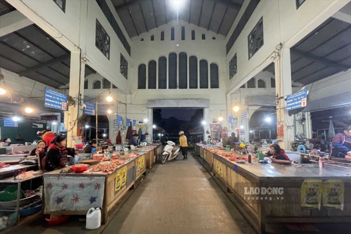 Giá xăng giảm, giá thực phẩm thì không, người lao động lo lắng chi tiêu dịp cận Tết