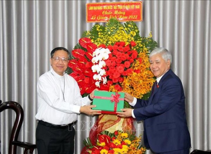 Chủ tịch Ủy ban Trung ương MTTQ Việt Nam chúc mừng Giáng sinh tại Bình Thuận