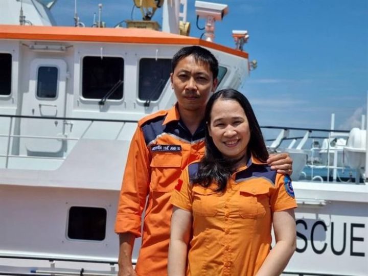 Hạnh phúc đong đầy của đôi vợ chồng cùng làm nghề cứu nạn