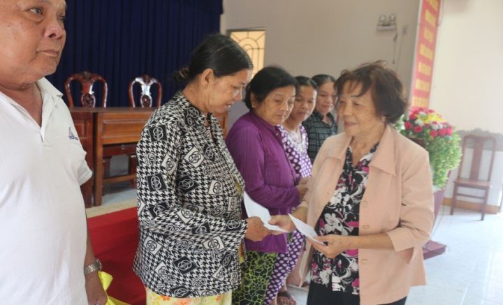 Hội tỉnh Bến Tre: Thăm tặng quà cho gia đình chính sách