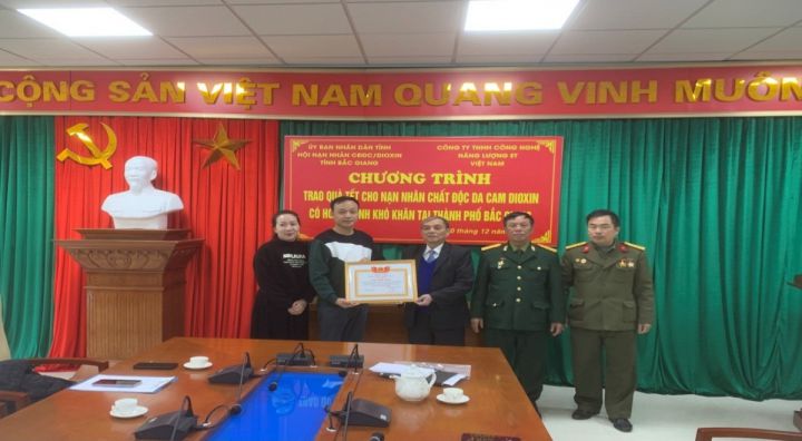 Tỉnh hội Bắc Giang phối hợp tổ chức tặng quà cho 200 nạn nhân chất độc da cam có hoàn cảnh khó khăn nhân dịp tết Quý Mão 2023