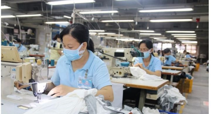 Nhiều chính sách mới có hiệu lực từ 1/2023: Lao động nữ nghỉ hưu ở tuổi 56; khách có quyền từ chối tham gia bảo hiểm đã mua, được trả lại tiền