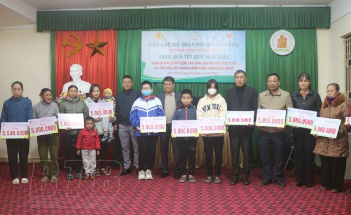 Trao quà tết cho người khuyết tật, nạn nhân chất độc da cam