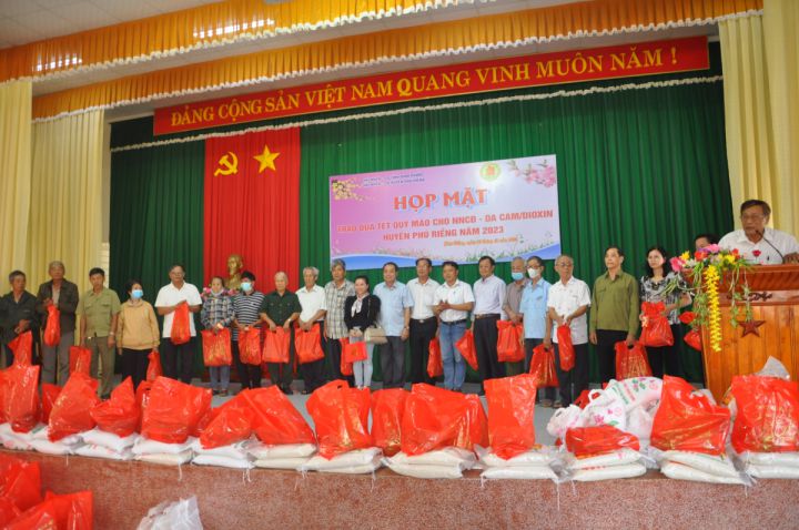 Xuân ấm áp những phần quà nghĩa tình