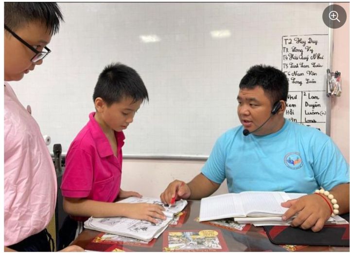 Lớp học dạy chữ, dạy cả cách mưu sinh của thầy Khải