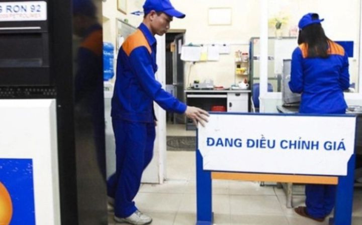 Giá xăng RON95 tăng hơn 300 đồng/lít, vượt 22.000 đồng