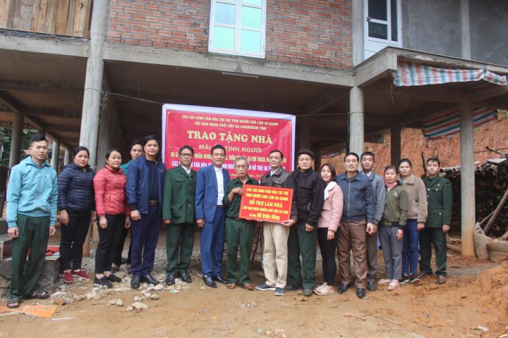 Hà Giang Tổng kết năm 2022 và trao tặng nhà “Mái ấm tình người” cho các gia đình nạn nhân