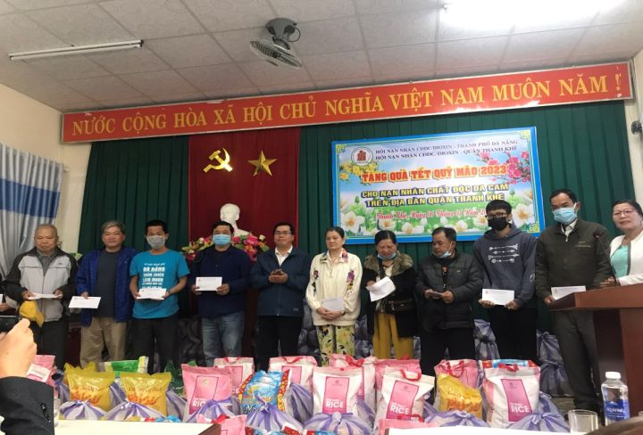 Thành hội Đà Nẵng trao hơn 700 suất quà Tết cho nạn nhânchất độc da cam