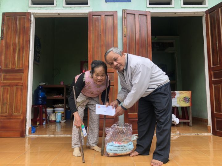 Huyện Mộ Đức:  Tặng quà Tết Quý Mão 2023 cho  nạn nhân chất độc da cam