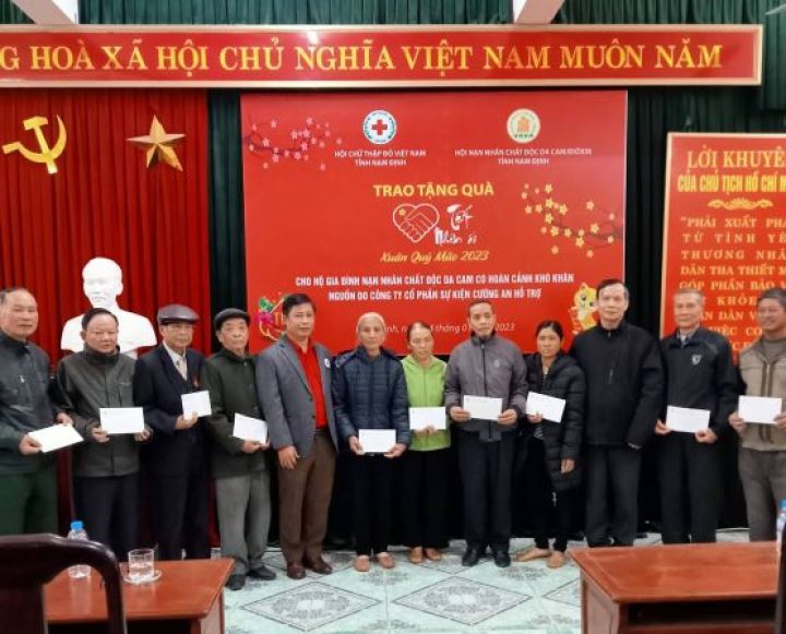 Nam Định: Tặng quà Tết Nguyên đán Quý Mão 2023 cho nạn nhân chất độc da cam