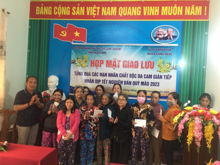 Kiên Giang: Tặng quà nhân dịp Tết Nguyên đán Quý Mão 2023