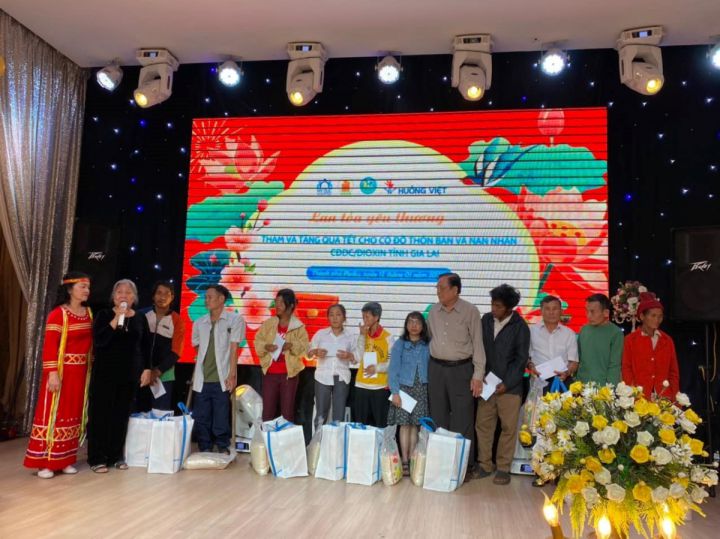 Tỉnh Gia Lai: Trao quà Tết Quý Mão 2023 cho nạn nhân chất độc da cam