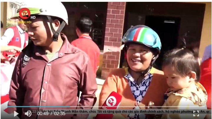 Ấm lòng chợ Tết nhân ái vùng cao Quảng Ngãi