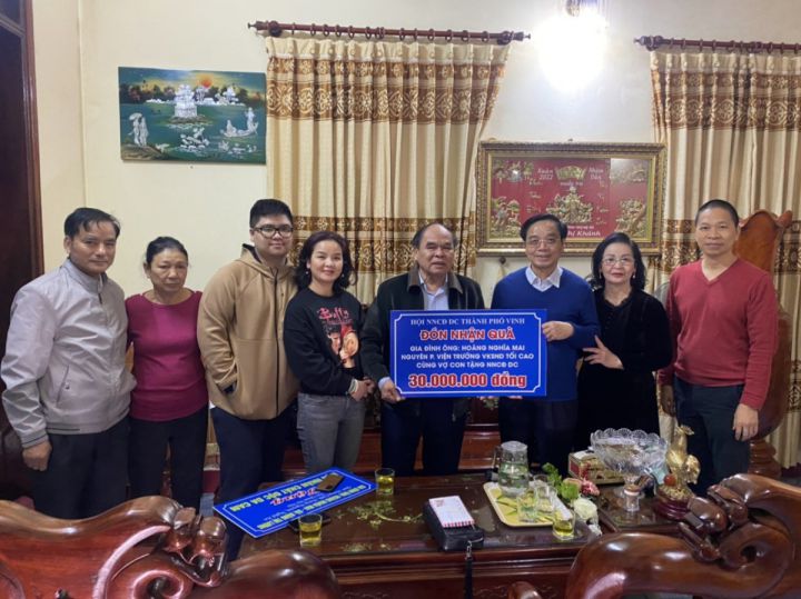 Hội NNCĐDC thành phố Vinh chia sẻ yêu thương dịp Tết đến xuân về