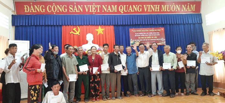 Tỉnh hội Cà Mau, tặng quà Tết cho nạn nhân chất độc da cam