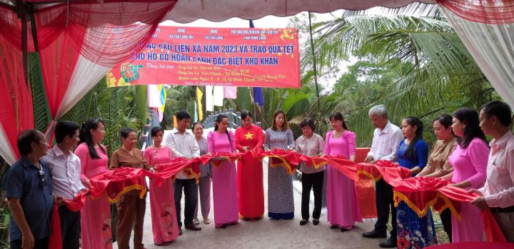 Hội tỉnh Vĩnh Long tặng quà Tết Quý Mão năm 2023