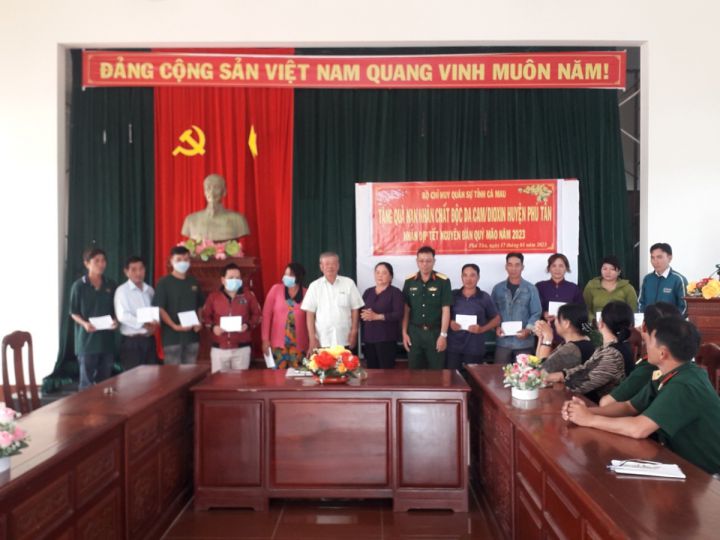 Cà Mau giúp đỡ nạn nhân đón Tết Quý Mão