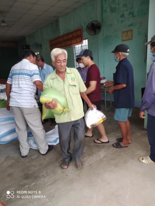 Hội huyện Cần Giuộc chăm lo cho nạn nhân chất độc da cam nhân dịp Tết Quý Mão 2023