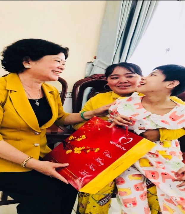 Hội thành phố Cần Thơ:  Trao quà cho nạn nhân dịp Tết Nguyên đán 2023