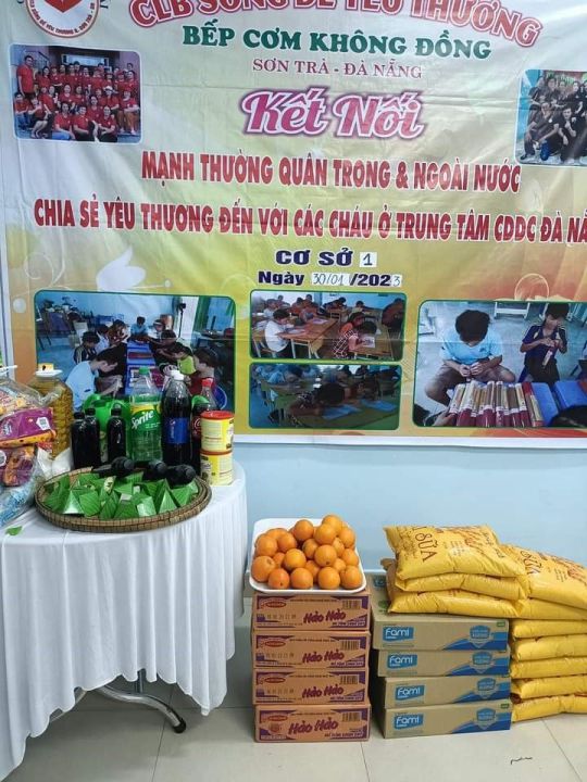 Đà Nẵng: Câu Lạc bộ Sống để yêu thương tặng quà cho nạn nhân chất độc da cam