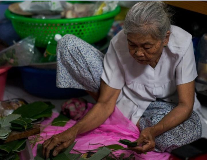 Cụ bà rút hết 80 triệu tiền chữa bệnh để mở căn bếp 0 đồng ở TP.HCM: “Ngộ vậy đó, ngộ mới làm được nghen”