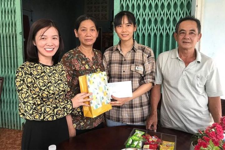 Những 'bóng hồng' tình nguyện lên đường tòng quân