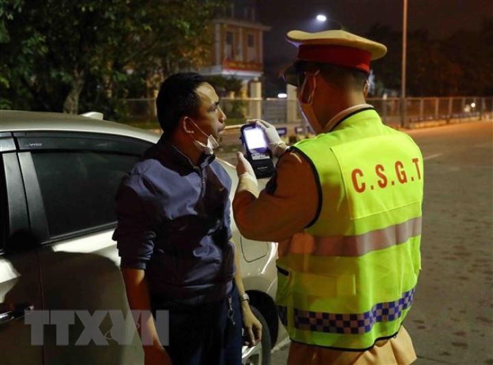 Hà Nội tăng cường kiểm tra nồng độ cồn, xử phạt nghiêm các vi phạm