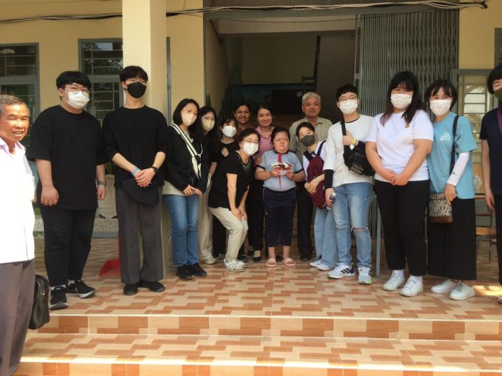 Huyện Đức Hòa: Thăm và tặng quà cho nạn nhân chất độc da cam