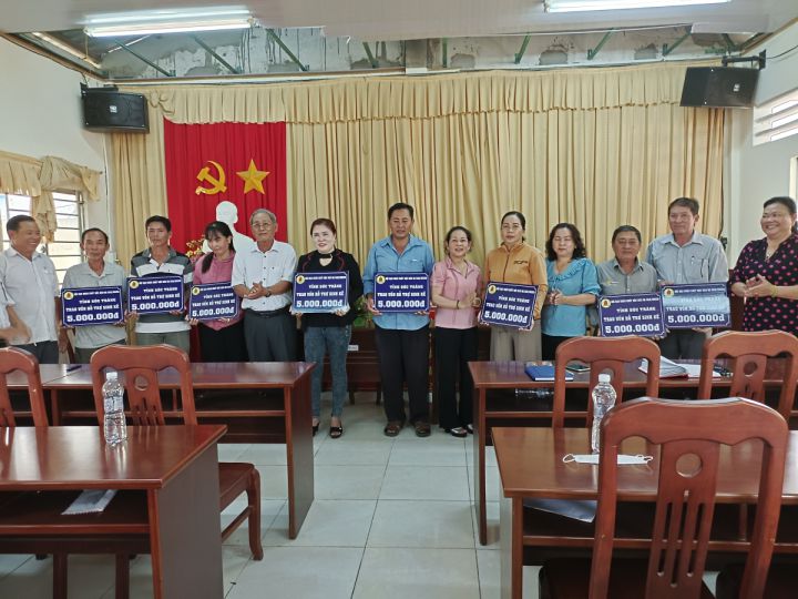 Tỉnh hội Sóc Trăng: Trao hỗ trợ vay vốn sinh kế cho nạn nhân chất độc da cam