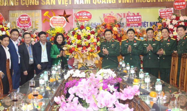 Bộ Tư lệnh Quân khu 4 chúc mừng ngày Thầy thuốc Việt Nam các đơn vị Y tế trên địa bàn