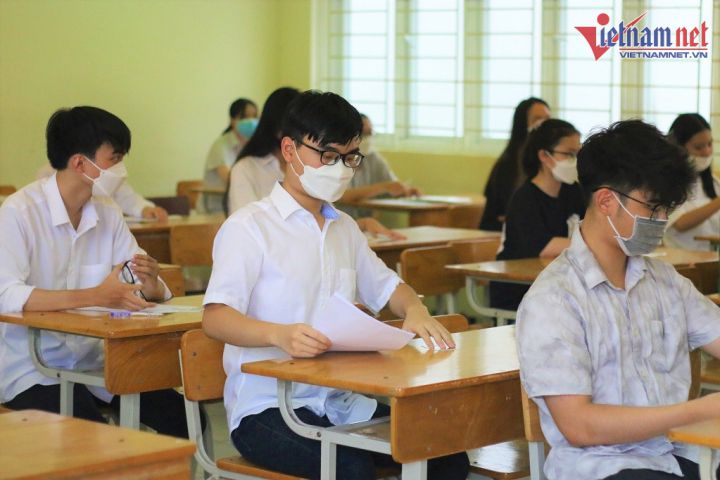 Điểm thi tốt nghiệp THPT dần 'lép vế', xuất hiện những 'kỷ lục' xét tuyển đại học