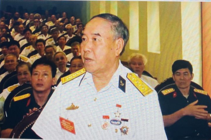 Tôi đã quyết định lao tàu lên đảo