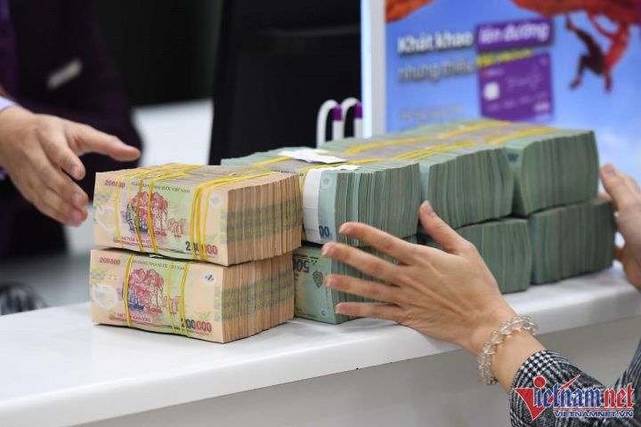 Lãi suất cho vay hạ nhiệt, hàng trăm nghìn tỷ vốn rẻ