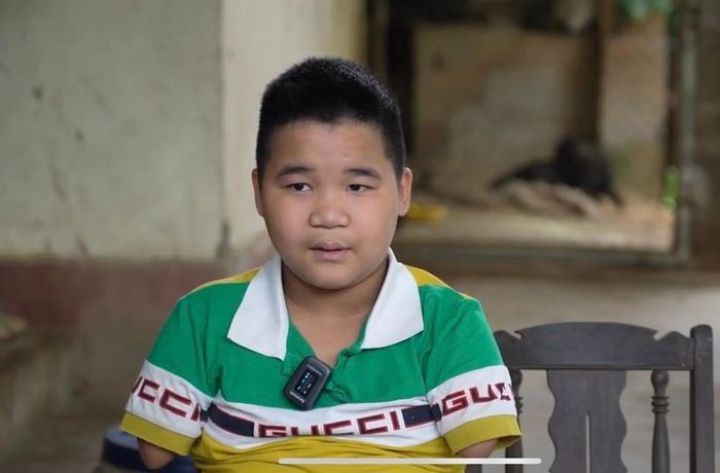 Cậu bé người Nùng không tay vượt khó để hòa nhập