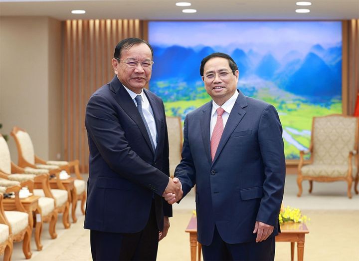 Thủ tướng Chính phủ Phạm Minh Chính tiếp Phó thủ tướng, Bộ trưởng Ngoại giao và Hợp tác quốc tế Campuchia Prak Sokhonn