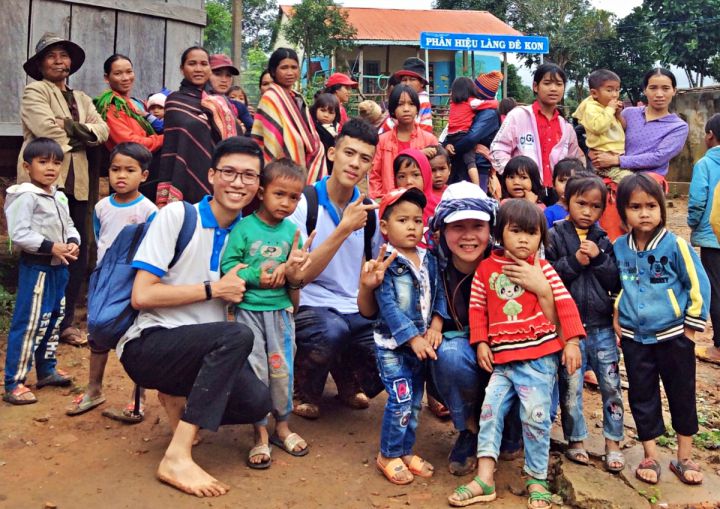 Hành trình thiện nguyện từ 16 tuổi của chàng trai 'chỉ thích cho đi'