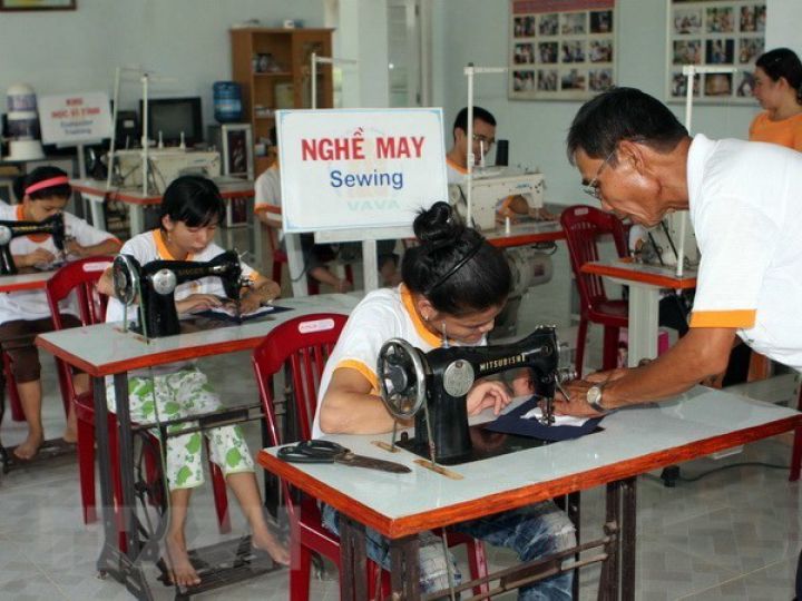 Hợp tác nâng cao chất lượng sống cho nạn nhân da cam tại 8 tỉnh