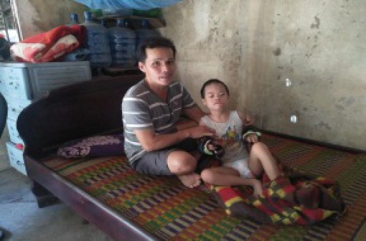 Nỗi đau của những người cha cùng cảnh “Gà trống nuôi con”