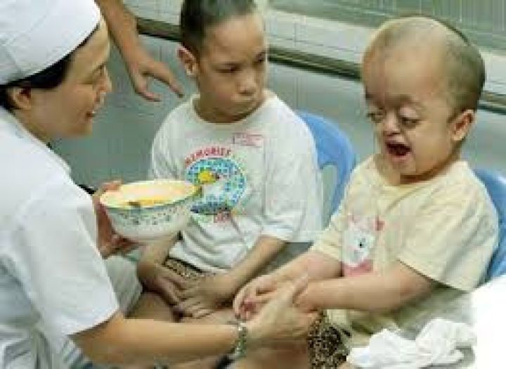 SOME TESTS NEED SCREENING TO CARE FOR THE HEALTH OF PERSONS EXPOSED TO AO/DIOXIN IN VIETNAM