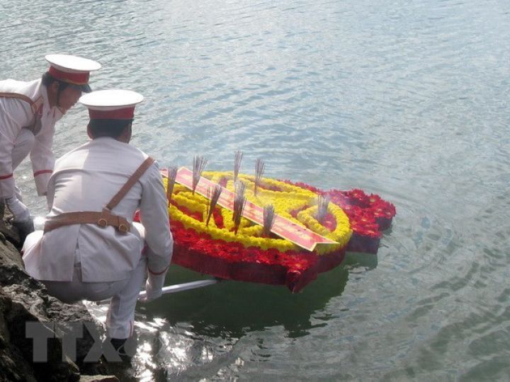 Tưởng niệm các anh hùng, liệt sĩ hy sinh trên vùng biển phía Nam