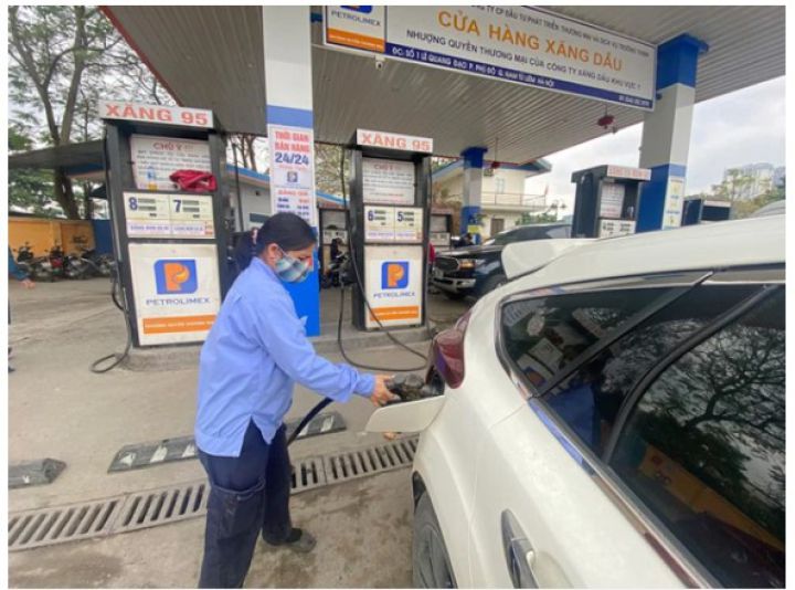 Giá xăng giảm hơn 1.000 đồng/lít từ 0 giờ ngày 1/4