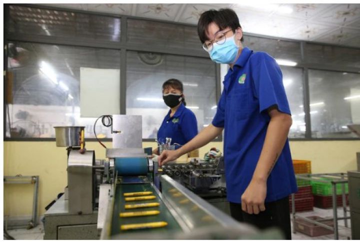 NÓNG: Đề xuất hỗ trợ mức đóng BHYT cho thân nhân của người lao động