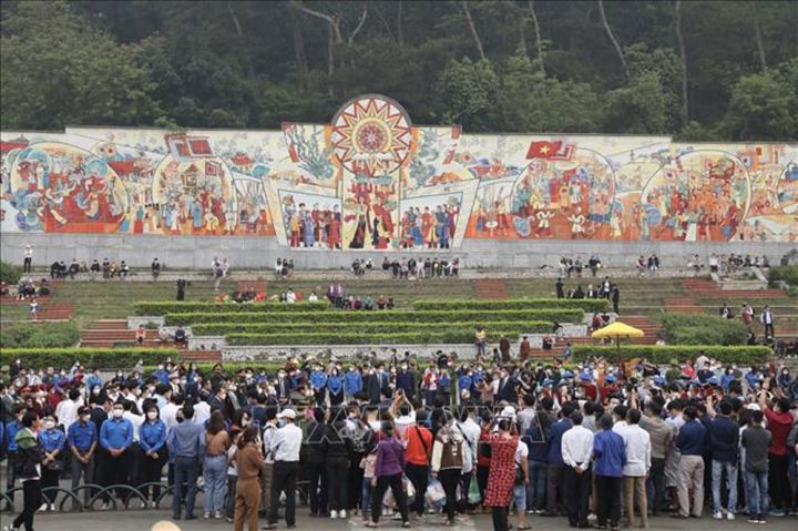 Long trọng tổ chức Lễ dâng hương tưởng niệm các Vua Hùng