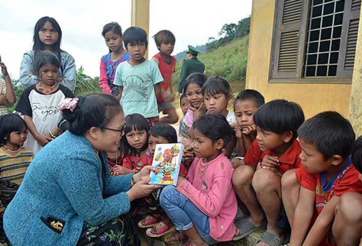 ACS – Thụy Điển tài trợ 974 triệu đồng cho trẻ em dân tộc tại ba xã miền núi huyện A Lưới