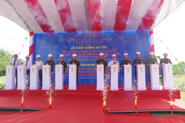 BỘ ĐỘI HÓA HỌC THAM GIA KHẮC PHỤC HẬU QUẢ  CHẤT ĐỘC HÓA HỌC TỒN LƯU SAU CHIẾN TRANH