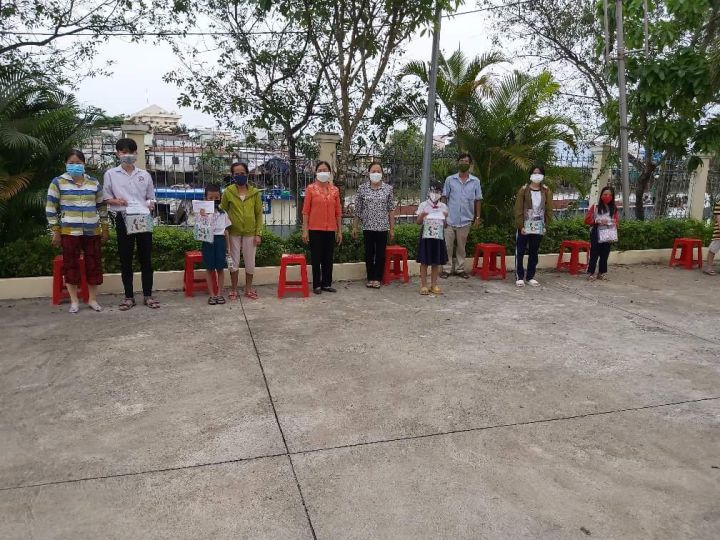 Hội Vĩnh Long trao học bổng năm học 2021-2022