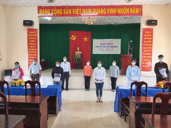 Hội tỉnh Vĩnh Long trao học bổng "Tiếp sức tới trường" năm học 2021-2022