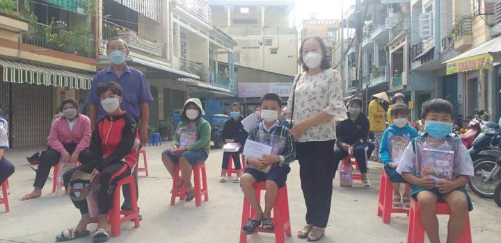 Hội tỉnh Vĩnh Long trao học bổng cho học sinh, sinh viên