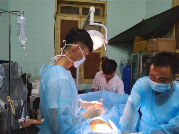 Quân y đảo Sinh Tồn, Trường Sa, Khánh Hòa cấp cứu kịp thời ngư dân bị viêm ruột thừa cấp